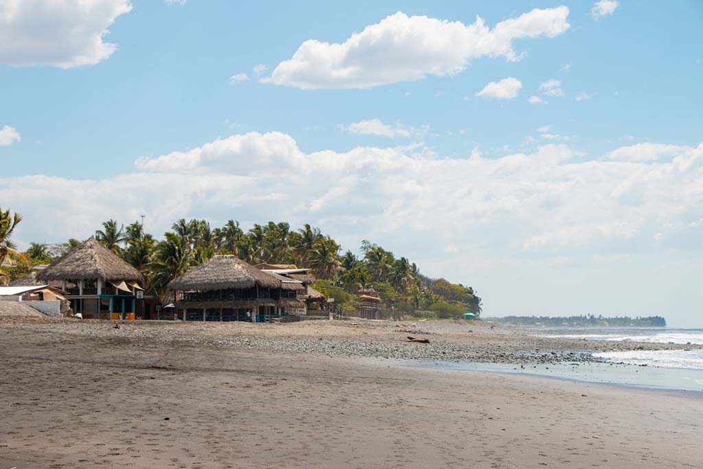 Playa El Tunco on El Salvador's Pacific Coast. Photo © Charles Knoblich/123rf.